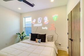 3 Mi to Dtwn: Modern Townhome w/ Yard in Houston