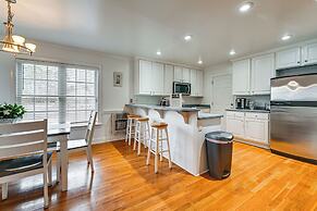 9 Mi to Dtwn: Greenville Home w/ Screened Patio!