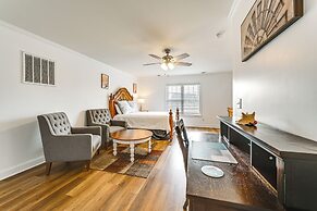 9 Mi to Dtwn: Greenville Home w/ Screened Patio!