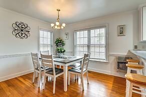 9 Mi to Dtwn: Greenville Home w/ Screened Patio!