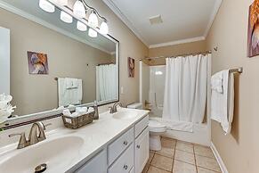 9 Mi to Dtwn: Greenville Home w/ Screened Patio!