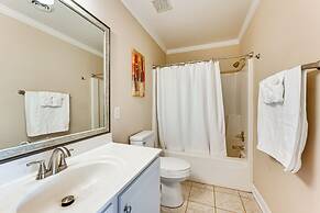 9 Mi to Dtwn: Greenville Home w/ Screened Patio!