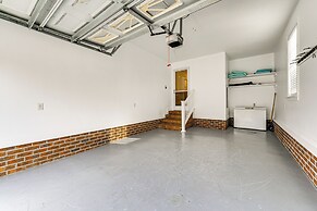 9 Mi to Dtwn: Greenville Home w/ Screened Patio!