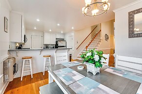 9 Mi to Dtwn: Greenville Home w/ Screened Patio!