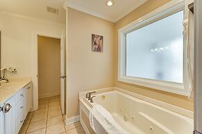 9 Mi to Dtwn: Greenville Home w/ Screened Patio!