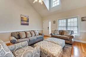 9 Mi to Dtwn: Greenville Home w/ Screened Patio!