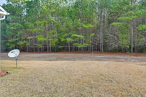 9 Mi to Dtwn: Greenville Home w/ Screened Patio!