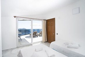 Stunning 4-bedroom Villa in Kaş With Private Pool and Breathtaking Oce