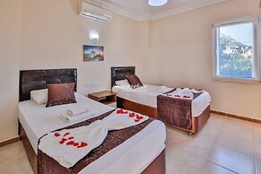 Stunning 4-bedroom Villa in Kaş With Private Pool and Breathtaking Oce