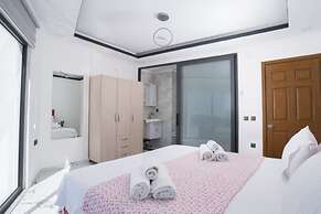 Stunning 4-bedroom Villa in Kaş With Private Pool and Breathtaking Oce