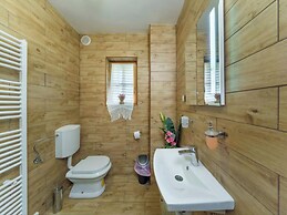 Yeti Cabin