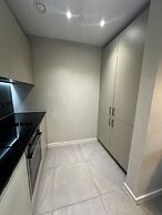 2br-2ensuite-balcony-cityview-parking-central