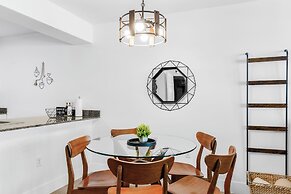 Sky High 31st Floor Condo W Parking