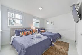 Sky High 31st Floor Condo W Parking