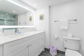 Sky High 31st Floor Condo W Parking