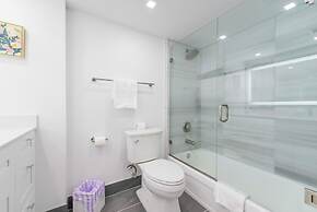 Sky High 31st Floor Condo W Parking