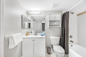 Sky High 31st Floor Condo W Parking