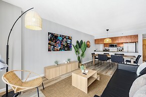 Sky High 31st Floor Condo W Parking