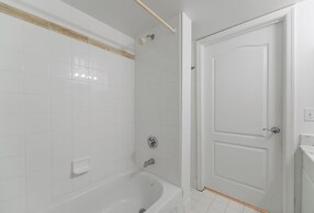 Sky High 31st Floor Condo W Parking