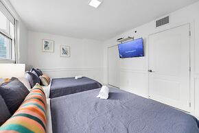 Sky High 31st Floor Condo W Parking