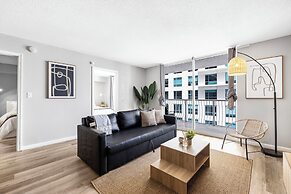 Sky High 31st Floor Condo W Parking