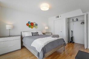 Sky High 31st Floor Condo W Parking