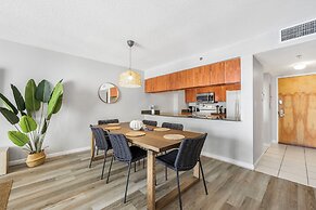 Sky High 31st Floor Condo W Parking