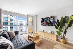 Sky High 31st Floor Condo W Parking