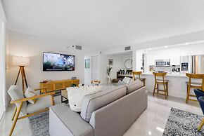 Sky High 31st Floor Condo W Parking