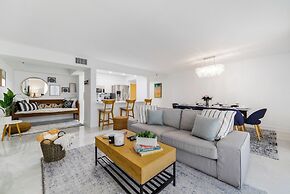 Sky High 31st Floor Condo W Parking