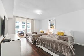 Sky High 31st Floor Condo W Parking