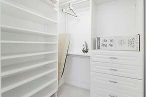 Sky High 31st Floor Condo W Parking