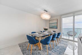 Sky High 31st Floor Condo W Parking