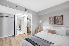 Sky High 31st Floor Condo W Parking