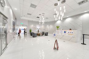 Sky High 31st Floor Condo W Parking