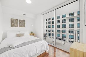 Sky High 31st Floor Condo W Parking