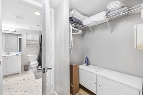 Sky High 31st Floor Condo W Parking