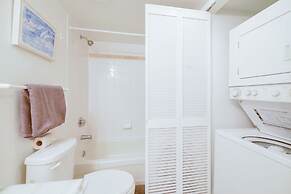 Sky High 31st Floor Condo W Parking