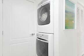 Sky High 31st Floor Condo W Parking