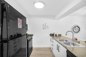 Sky High 31st Floor Condo W Parking