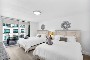 Sky High 31st Floor Condo W Parking