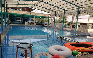 Supriti's Farmington Splash Resort