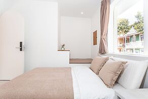 HANG ZHOU XI HU DOUMO SHAN JING JIU DIAN