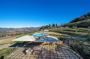 Villa Chianti With Infinity Pool And Vineyard View