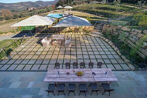 Villa Chianti With Infinity Pool And Vineyard View