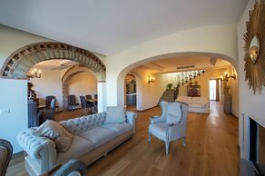 Villa Chianti With Infinity Pool And Vineyard View