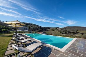 Villa Chianti With Infinity Pool And Vineyard View