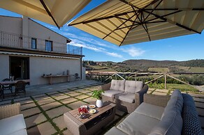 Villa Chianti With Infinity Pool And Vineyard View