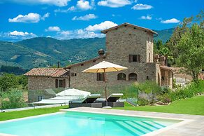 Villa Chianti With Panoramic Pool On The Vineyard
