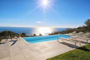 Design Villa With Infinity Pool & Li Galli View